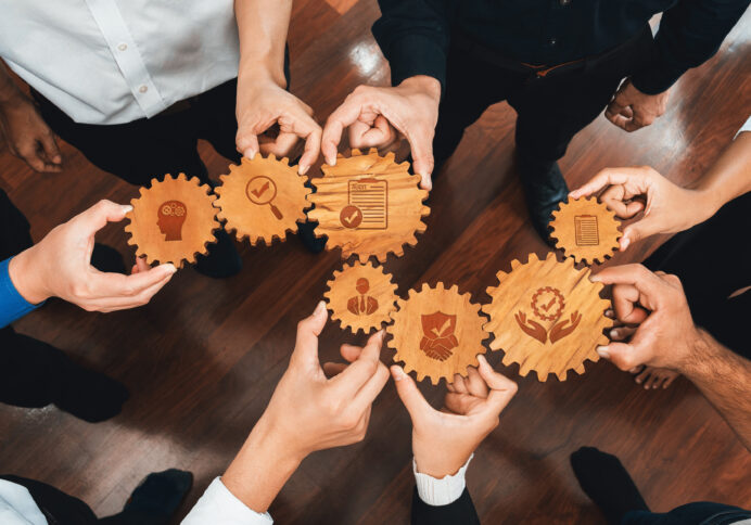 なぜ組織は静かに崩れるのか｜誠実さとコンプライアンスの関係