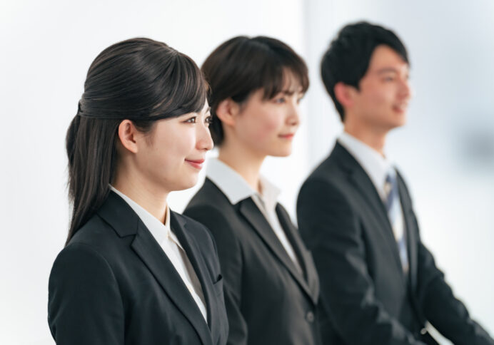 新入社員の配属直後に見逃してはいけない3つのSOSサイン｜早期離職を防ぐOJTのポイント