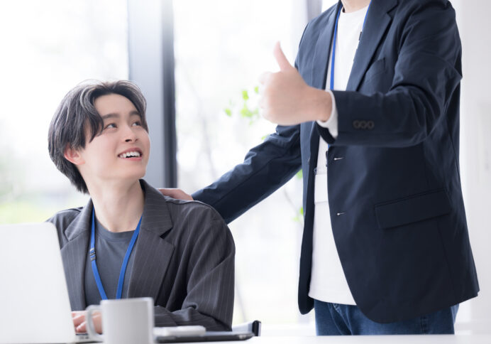 若手育成で陥りやすいOJTの落とし穴｜先輩の勝ちパターンをそのまま教えていませんか
