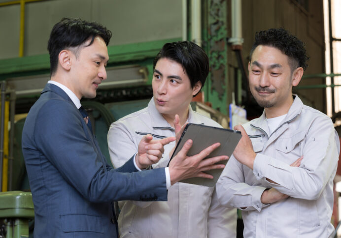 ベテラン社員の経験をどう引き継ぐ？｜暗黙知を言語化するOJTの質問方法